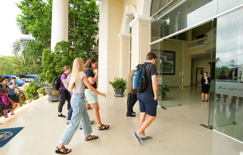 AUV Hosts US Research Students