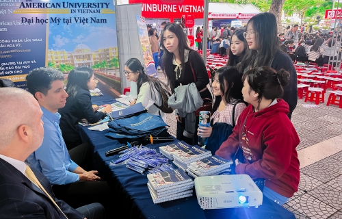 AUV CHÀO ĐÓN CÁC SINH VIÊN TỪ ĐẠI HỌC UTAH STATE UNIVERSITY (USU)