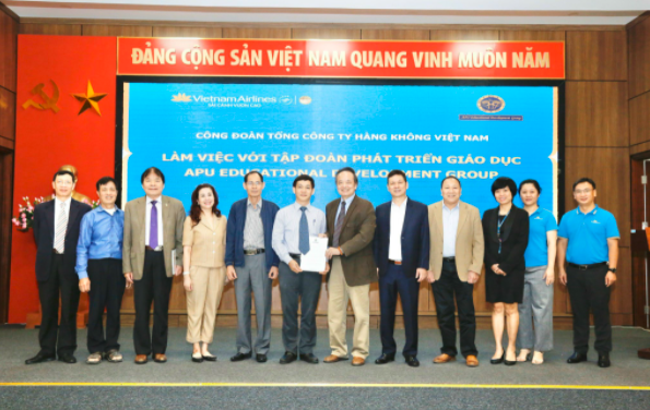 APU Educational Development Group And Vietnam Airlines Cooperated In Taking Care Of Orphaned Children Due To Covid-19